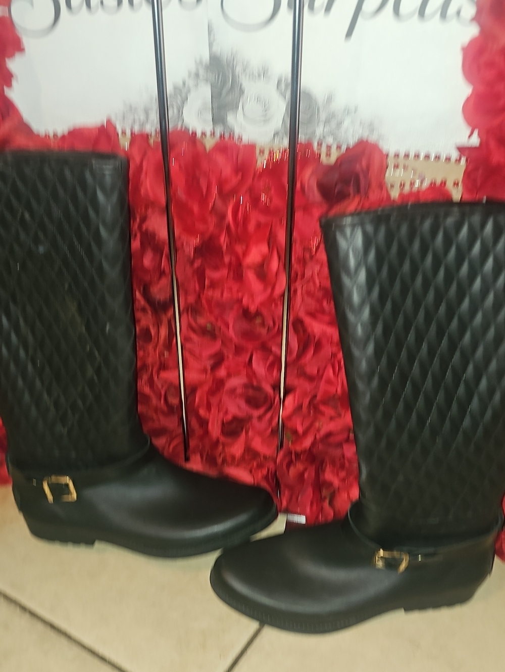 Guess Women's Black Rubber Sole Rain Boots - Black Size 10 LIKE NEW